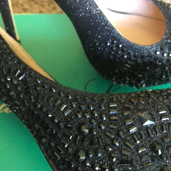 Brand NEW Size 8 HEELS! - Picture 2 of 2